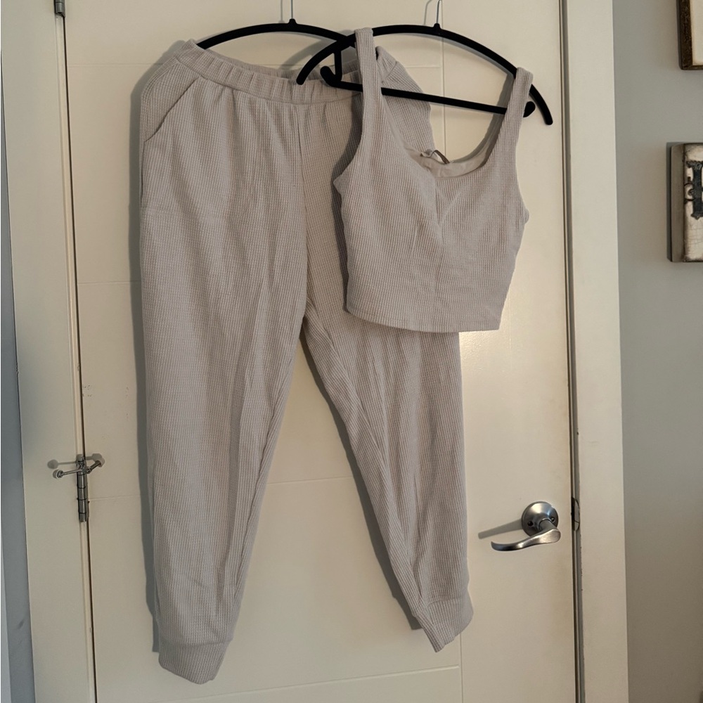 Abercrombie & Fitch Light Gray Jogger Set - Picture 3 of 11